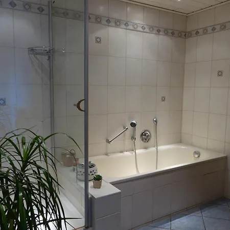 Anna - Ruhig Gelegen, Mitten In Der Natur, Unmittelbar Am Neckarsteig